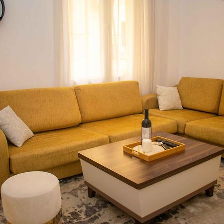 City Center/Navarinou Classical Style Apt-King Bed Thessaloniki Exterior photo